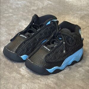 Jordan Toddler Sneakers in Black and Light Blue